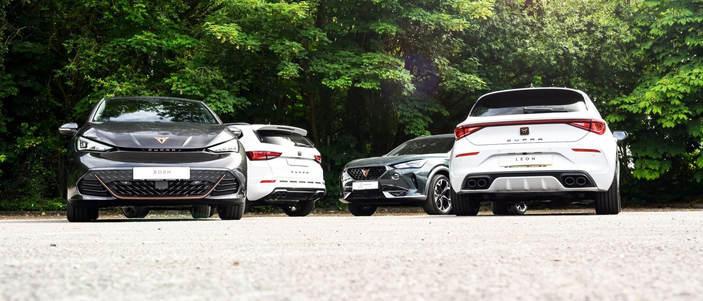 coches nuevos en el exterior